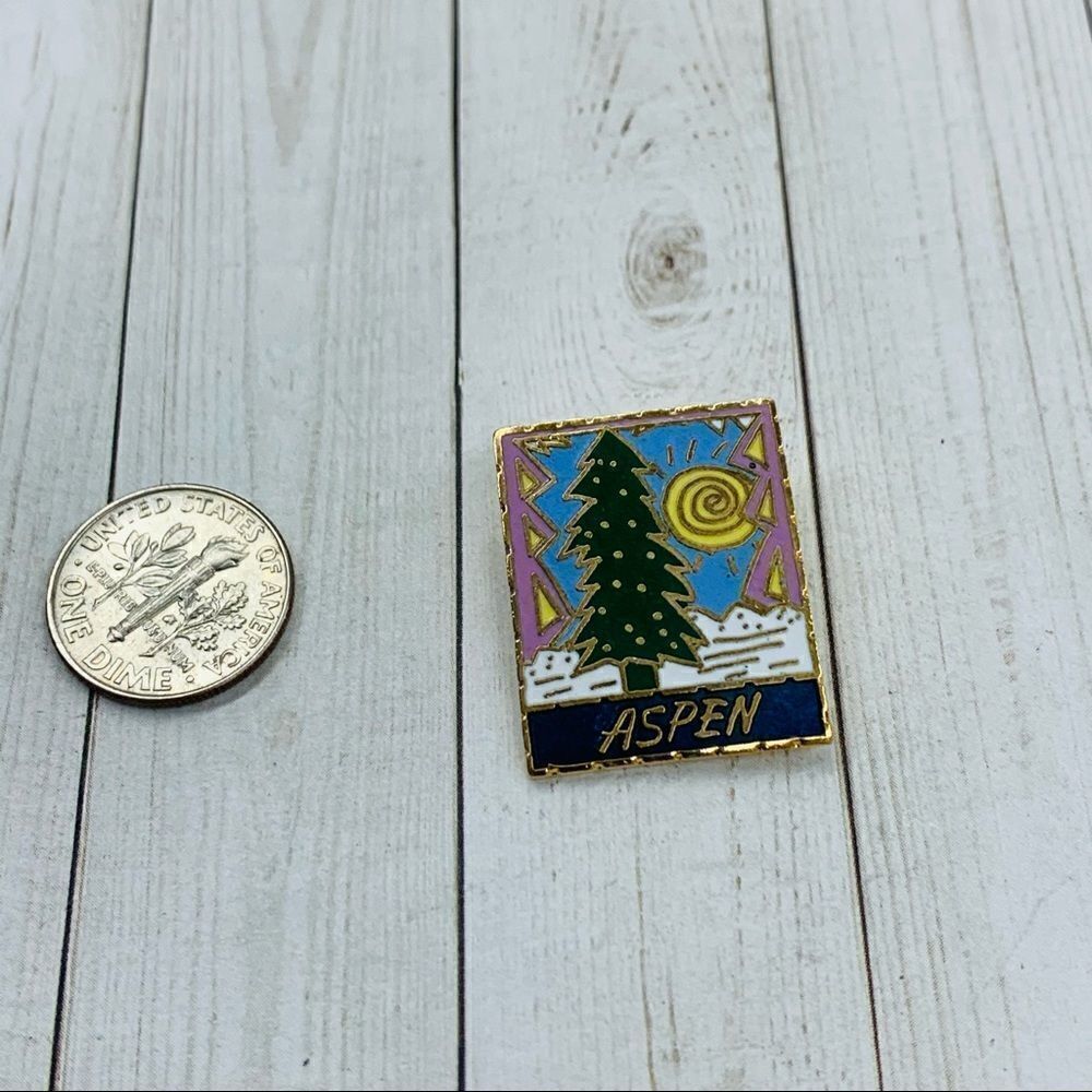 VTG Aspen Pin Brooch‎